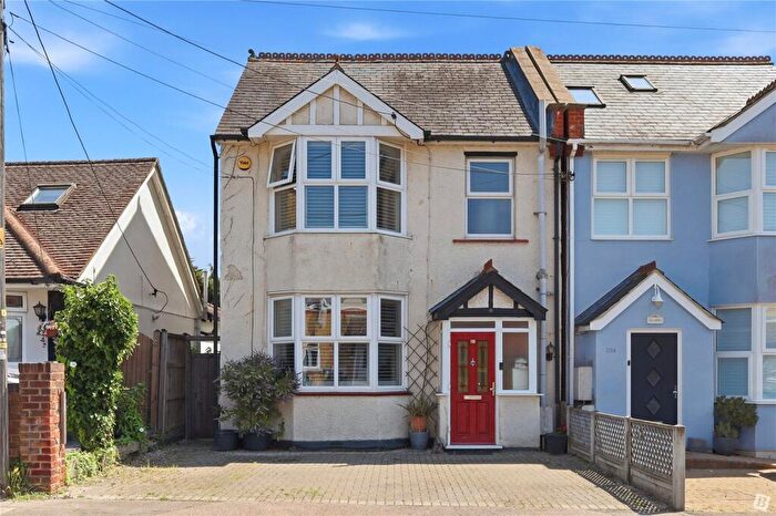 4 Bedroom Semi-Detached House For Sale In Jersey Gardens, Wickford, SS11