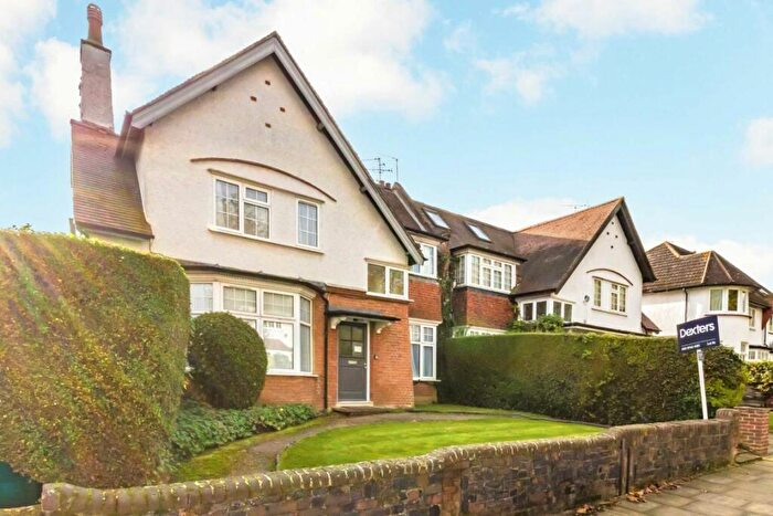 Flat To Rent In Arden Road, London, N3