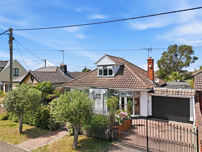 4 Bedroom Chalet For Sale In The Parkway, Canvey Island, SS8