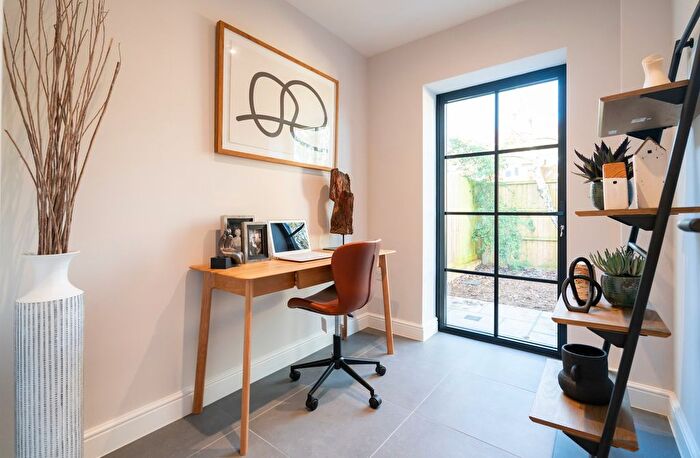 3 Bedroom Terraced House For Sale In Connaught Place, Brockenhurst, SO42