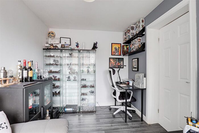 3 Bedroom Town House For Sale In Bramble Close, South Normanton, Alfreton, DE55