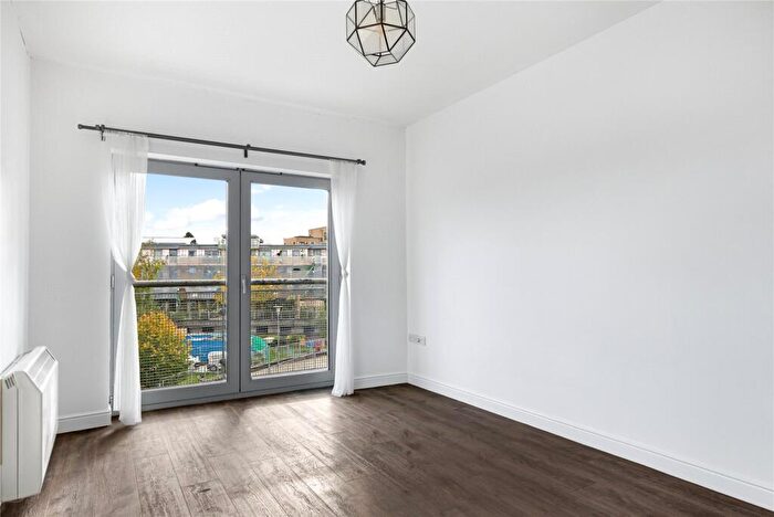 2 Bedroom Apartment For Sale In Kelvin Gate, Bracknell, Berkshire, RG12