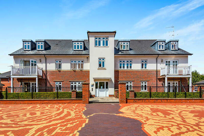 2 Bedroom Apartment To Rent In Gabriels Square, Lower Earley, RG6