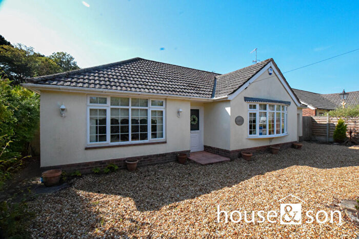 2 Bedroom Detached Bungalow For Sale In Chiltern Close, Talbot Woods, Bournemouth, BH4