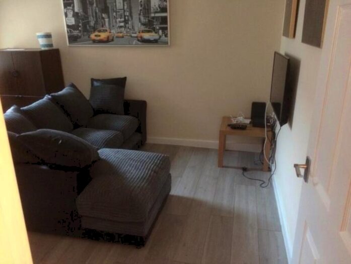 4 Bedroom Terraced House To Rent In Ridley Road, L6