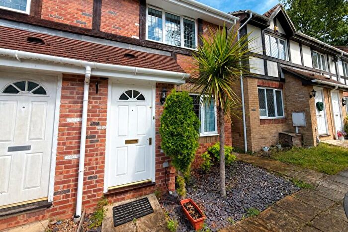 2 Bedroom End Of Terrace House To Rent In Knaphill, Woking, Surrey, GU21