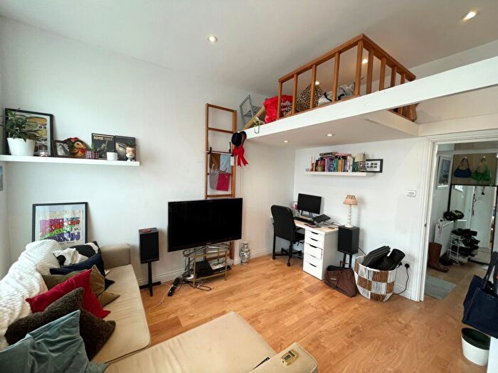 1 Bedroom Flat To Rent In Brecknock Road, Tufnell Park, N7