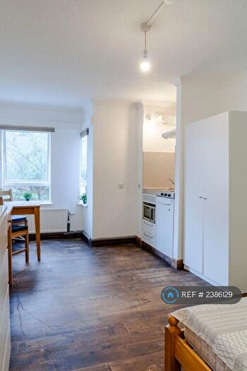 Studio To Rent In Mapesbury Lodge, London, NW2