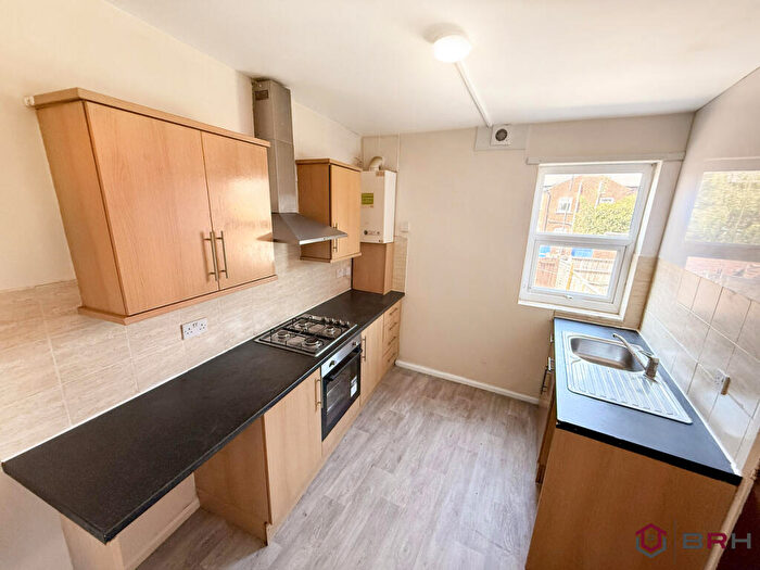 2 Bedroom Terraced House To Rent In Beckett Road, Doncaster, DN2