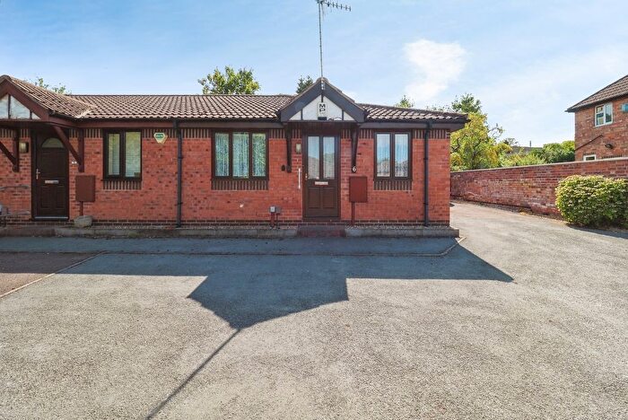 2 Bedroom Bungalow For Sale In Black Swan Close, Woodthorpe, Nottingham, Nottinghamshire, NG5