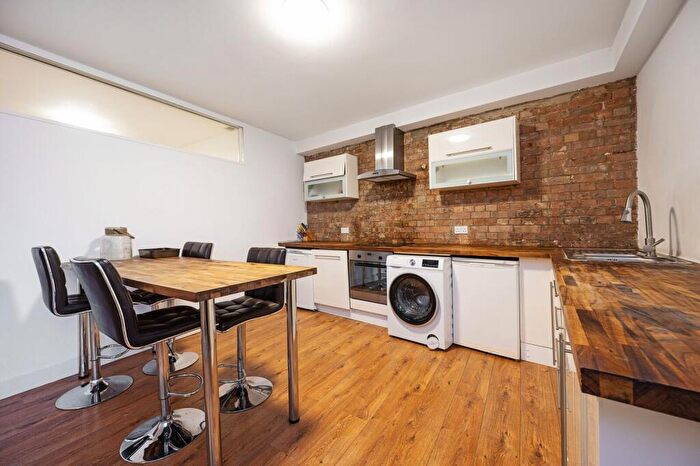 1 Bedroom Flat To Rent In Fairclough Street, Tower Hamlets, London, E1
