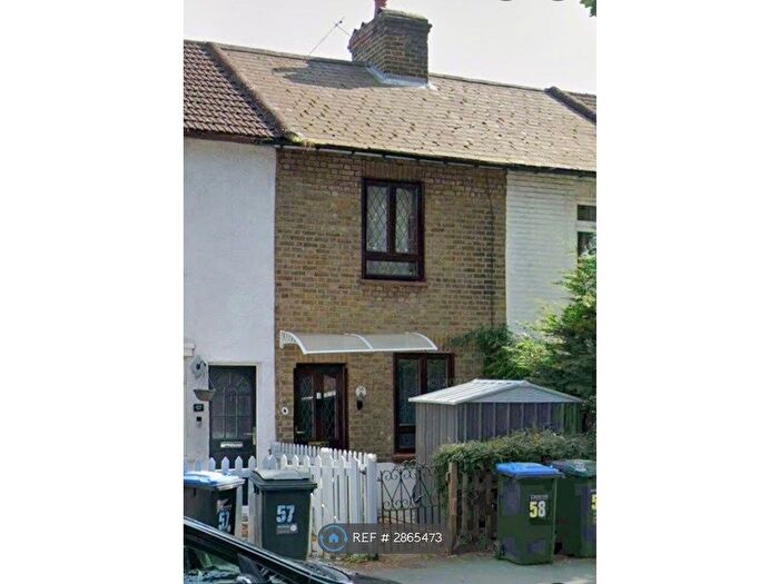 2 Bedroom Terraced House To Rent In The Avenue, Egham, TW20