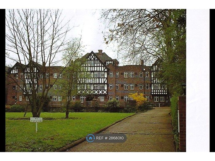 Studio To Rent In Tudor Close, London, SW2