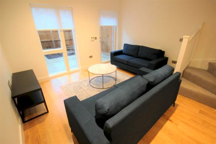 3 Bedroom Town House To Rent In Cleminson Street, Salford, M3