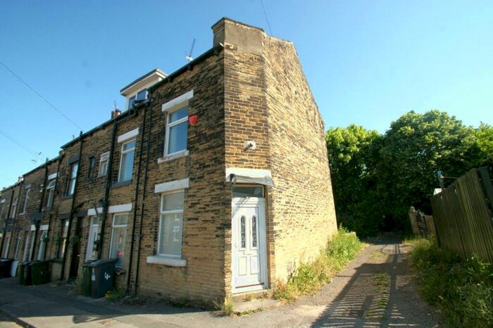 2 Bedroom House To Rent In Alma Street, Sticker Lane, Bradford, Uk, BD4