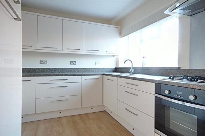 2 Bedroom Flat To Rent In Grove Road West, Enfield, EN3