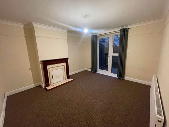 4 Bedroom Terraced House To Rent In Boston Road, Edgware, HA8