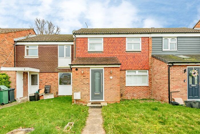 3 Bedroom Terraced House For Sale In The Spinney, Horley, RH6