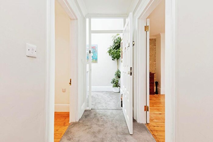 3 Bedroom Flat For Sale In East Cliff, Dover, CT16