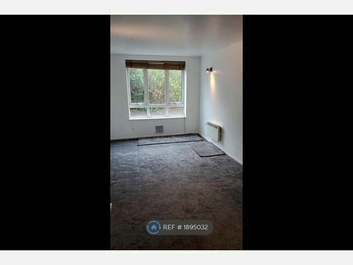 2 Bedroom Flat To Rent In High Rd, London, E18