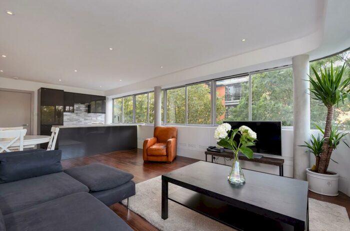 2 Bedroom Flat To Rent In Park Road, London, NW8