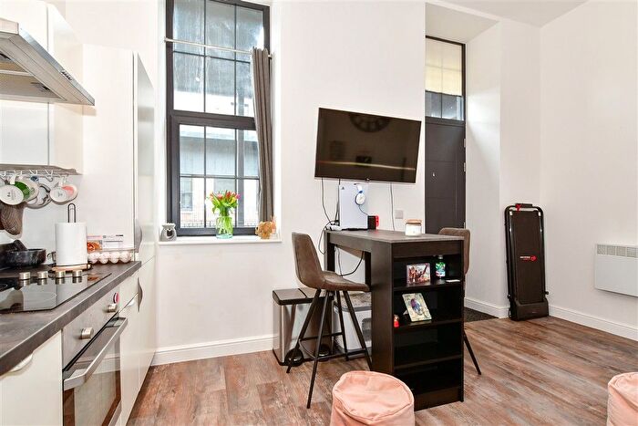 1 Bedroom Flat For Sale In New Road, Rochester, Kent, ME1
