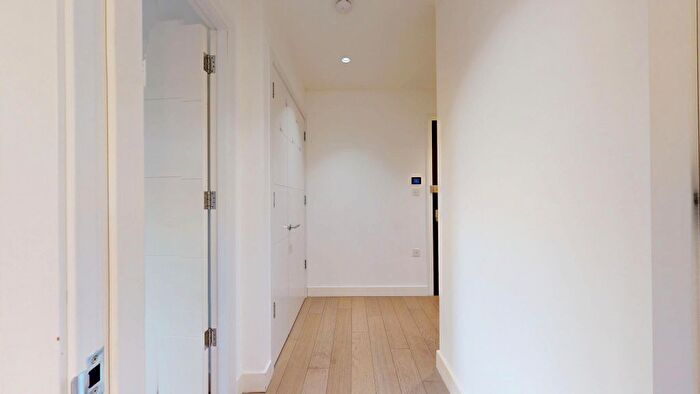 1 Bedroom Flat To Rent In New Horizons Court, Brentford, TW8
