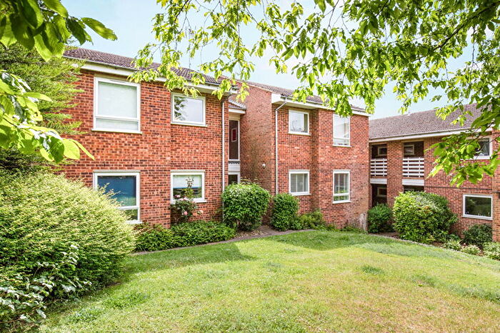 2 Bedroom Flat To Rent In Chiltern Park Avenue, Berkhamsted, Hertfordshire, HP4