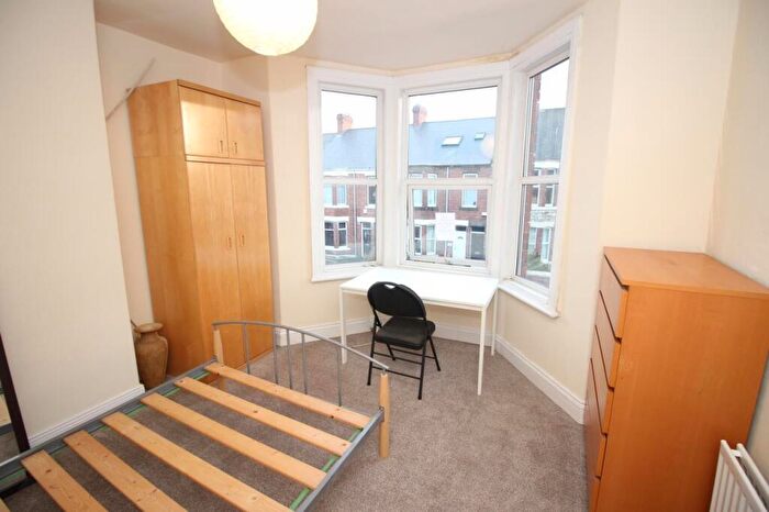 3 Bedroom Flat To Rent In Simonside Terrace, Heaton, Newcastle Upon Tyne, NE6