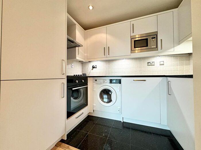 2 Bedroom Flat To Rent In Tower Point, Enfield, EN2