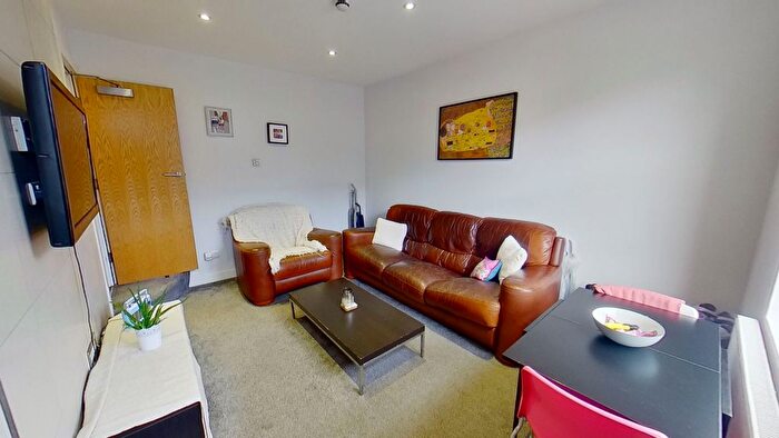 4 Bedroom Terraced House To Rent In Broomfield Terrace, Headingley, Leeds, West Yorkshire, LS6