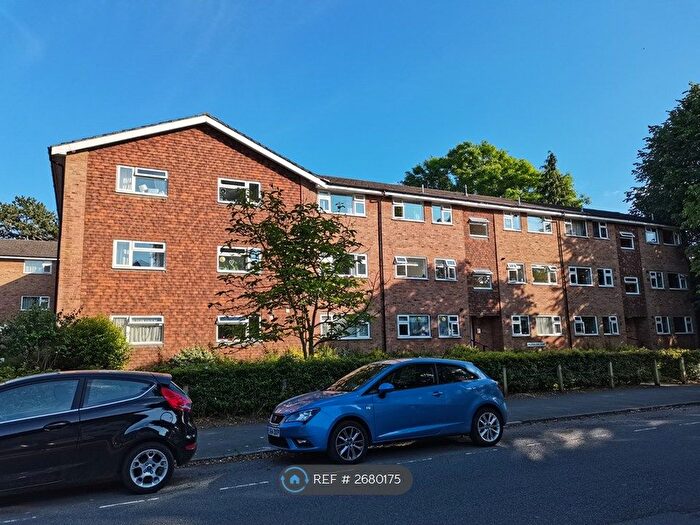 2 Bedroom Flat To Rent In Lovelace Gardens, Surbiton, KT6
