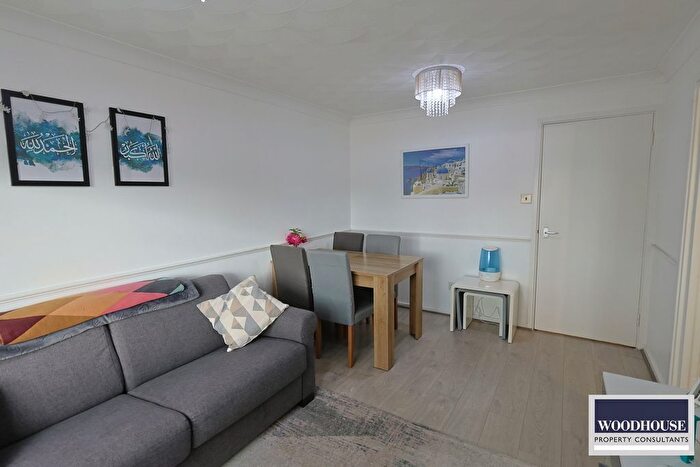 1 Bedroom Flat For Sale In Parkside, Waltham Cross, EN8
