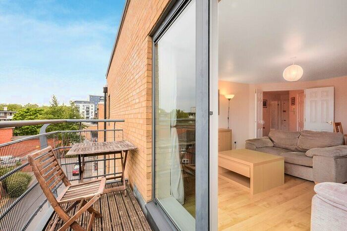 2 Bedroom Apartment To Rent In Glaisher Street London, SE8