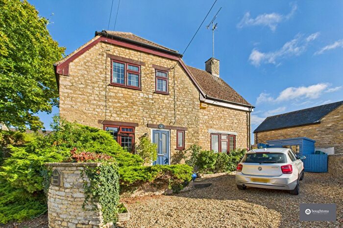 3 Bedroom Semi-detached House For Sale In Fulwell Road, Westbury, NN13
