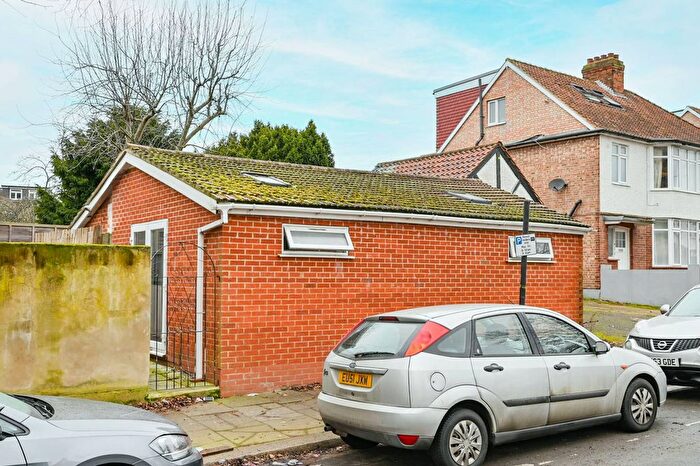 Studio To Rent In Barlow Road, Acton, London, W3