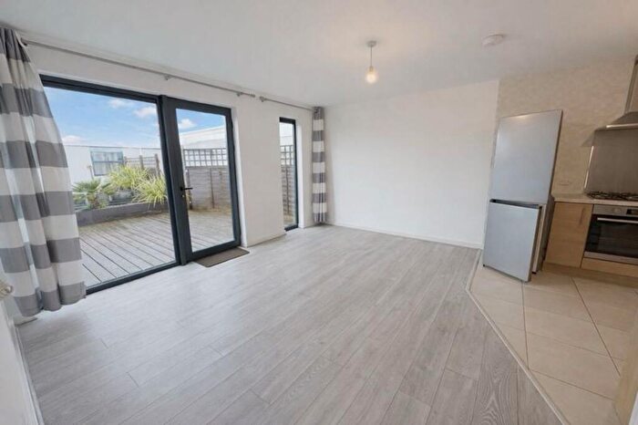 2 Bedroom Flat For Sale In Palmerston Road, The Piazza, BH1