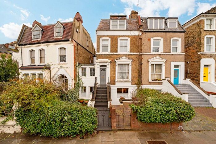 2 Bedroom Flat For Sale In Shaftesbury Road, London, N19