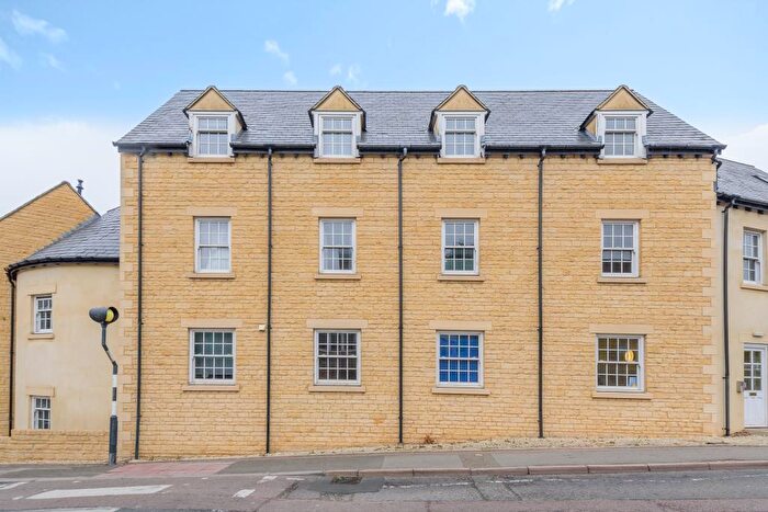 2 Bedroom Flat For Sale In Chipping Norton, Oxfordshire, OX7