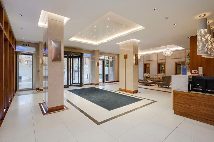 2 Bedroom Flat To Rent In Kew Bridge Road, Brentford, TW8