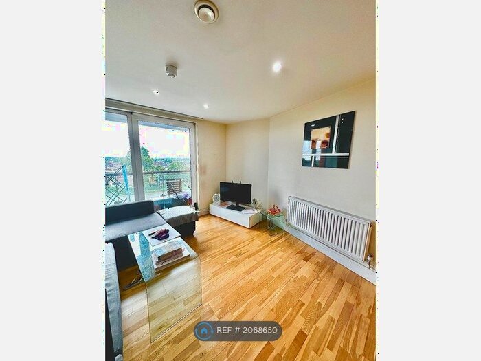 1 Bedroom Flat To Rent In Raphael House, Ilford, IG1