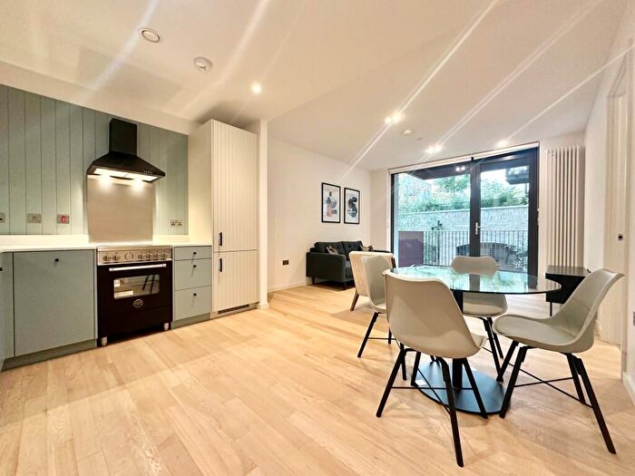 1 Bedroom Flat To Rent In High St, Brentford, TW8