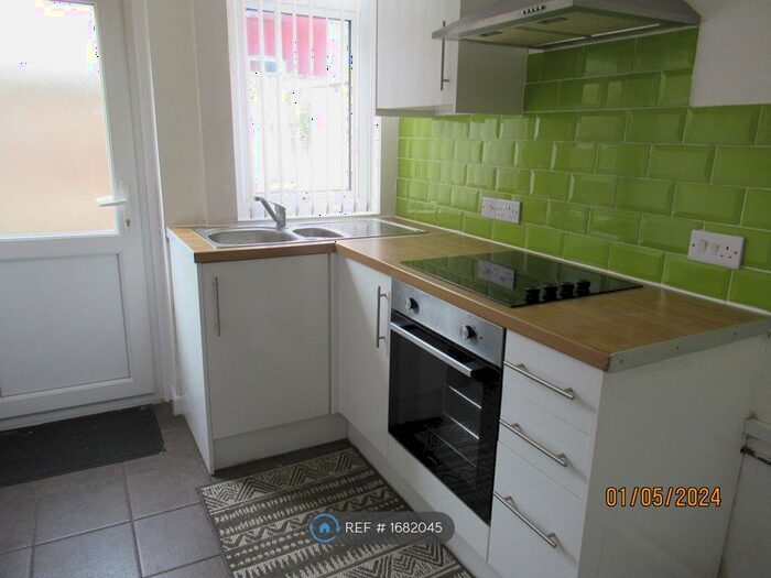 3 Bedroom Terraced House To Rent In Woodford Road, Wirral, CH62