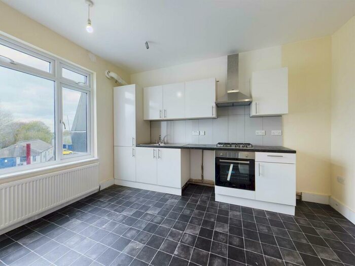 2 Bedroom Flat To Rent In High Street, Swanley, Kent, BR8