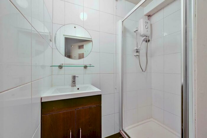 Studio To Rent In Hackney Road, Hackney, London, E2 - Photo 2