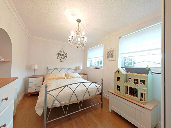 3 Bedroom Link Detached House To Rent In Ardingly, Bracknell, RG12
