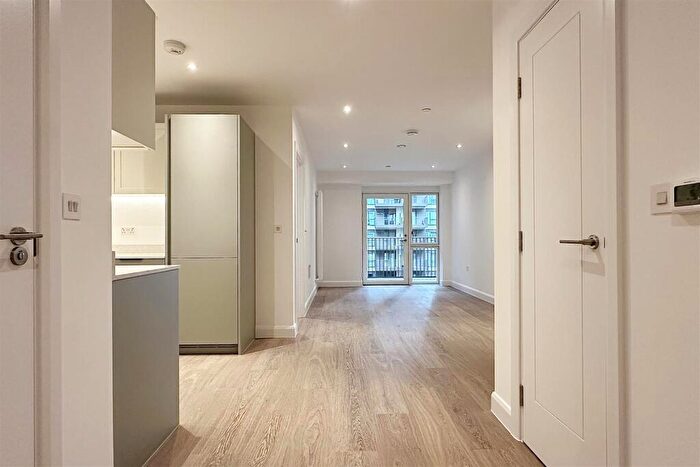 1 Bedroom Apartment To Rent In Ellipse House Eden Place, Royal Eden Docks, E16
