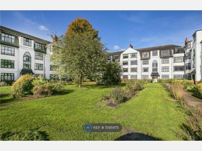 3 Bedroom Flat To Rent In Manor Court, London, SW16