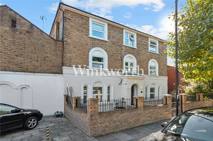 2 Bedroom Flat For Sale In Woodland Road, London, N11