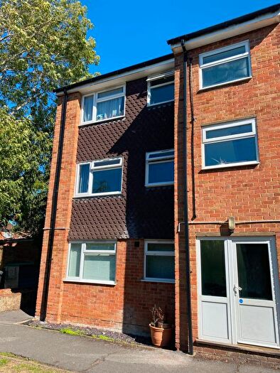2 Bedroom Flat To Rent In Ridge Bank, Slough, SL1